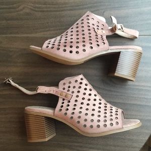Cute spring/summer shoes. Brand Refresh. Size 9.